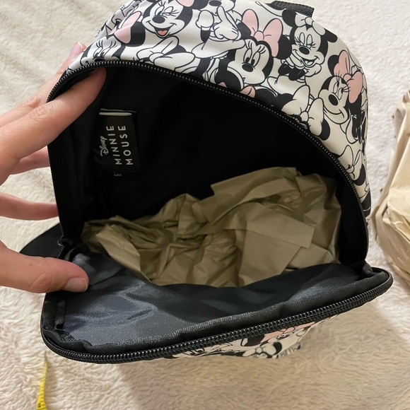 NWT Minnie Mouse Patterned Disney Backback - Picture 5 of 7